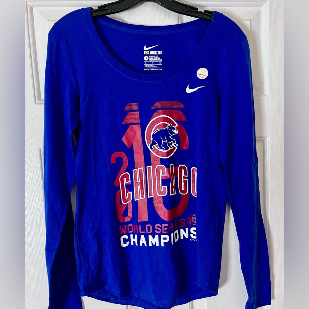 Chicago Cubs 2016 World Series Champion long sleeve small Nike T shirt.